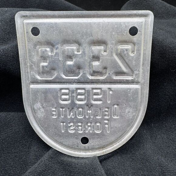 Vintage 1988 Del Monte Forest Pebble Beach License Plate Gate Badge Pass Emblem - Picture 2 of 4